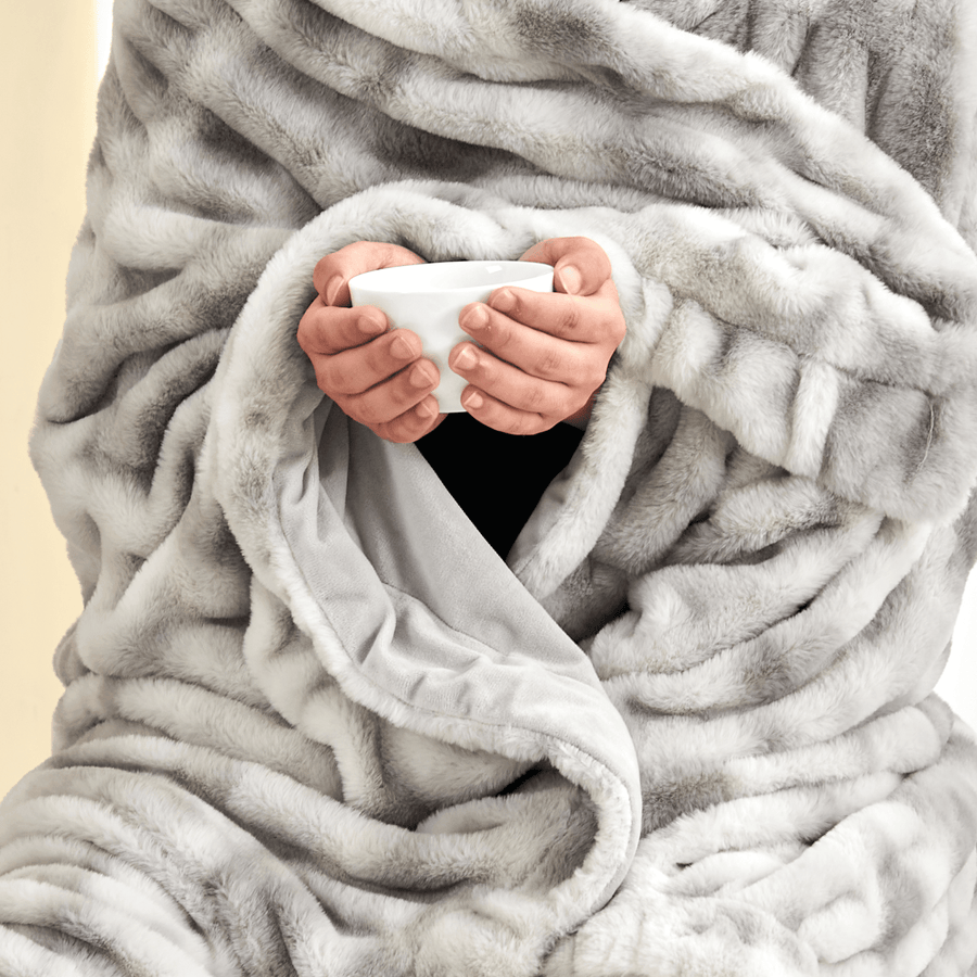 Ruched Faux Fur Throw Blanket – Alondra Collection