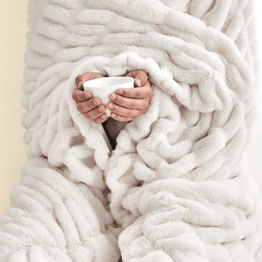 Ruched Faux Fur Throw Blanket – Alondra Collection