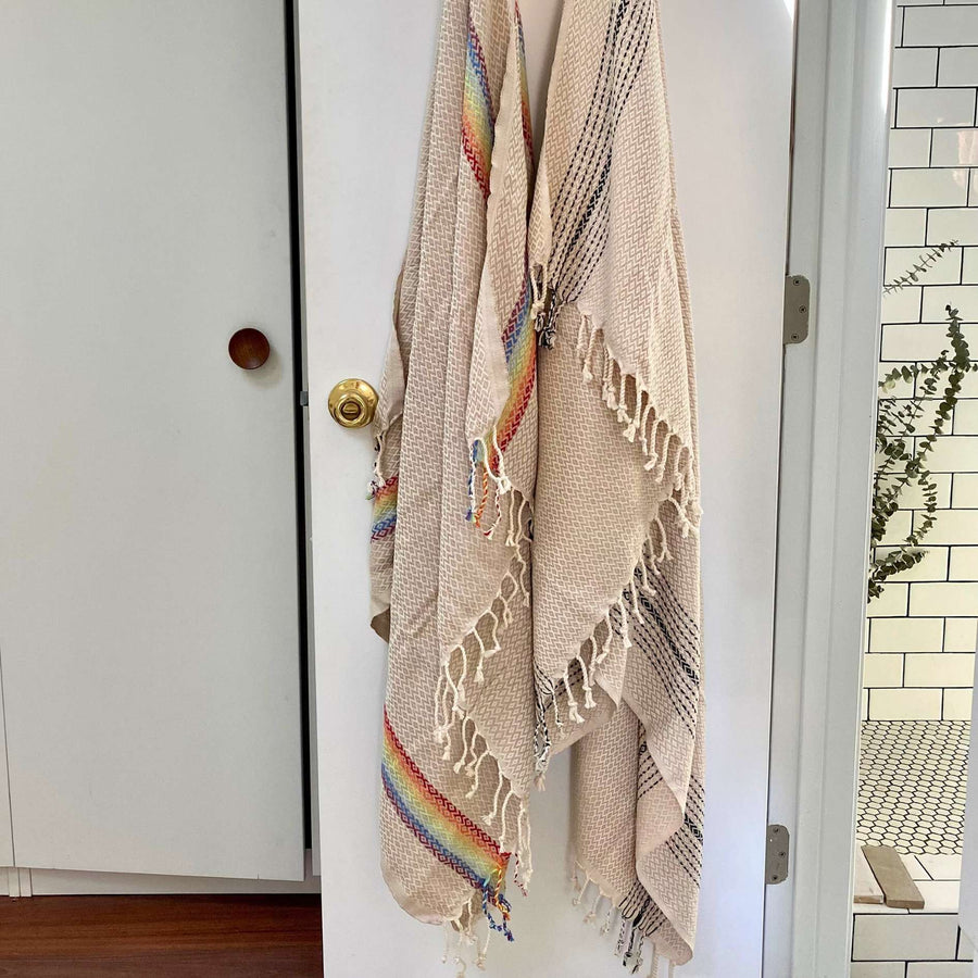 Turkish Towel – Lightweight, Quick-Drying & Handwoven Cotton