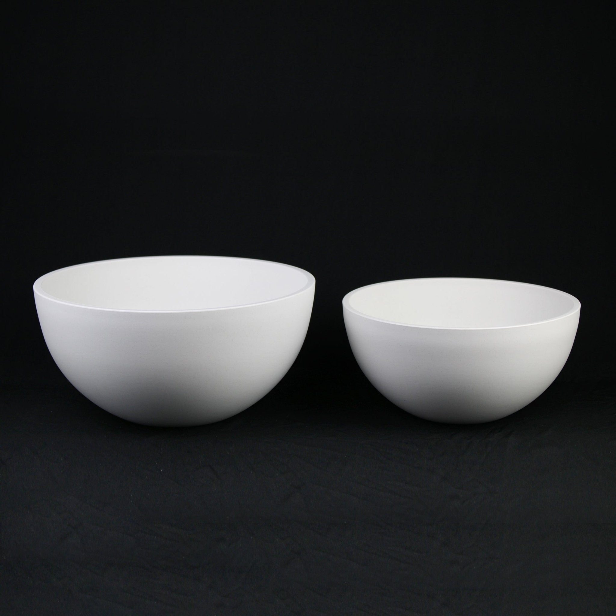 2-Piece White Plastic Planter Bowls – Modern Minimalist Design Secondary image