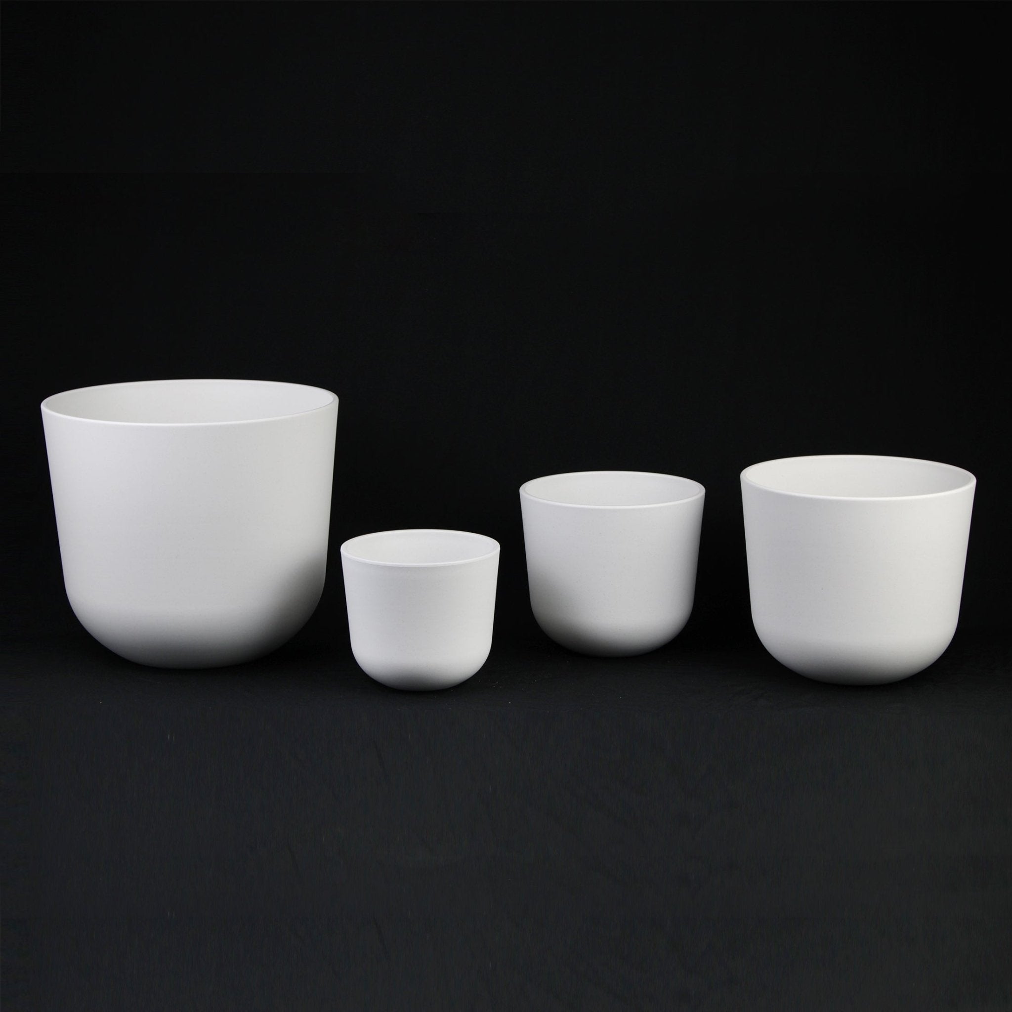 4-Piece White Plastic Round Planter Pot Set – Minimalist Modern Design Secondary image