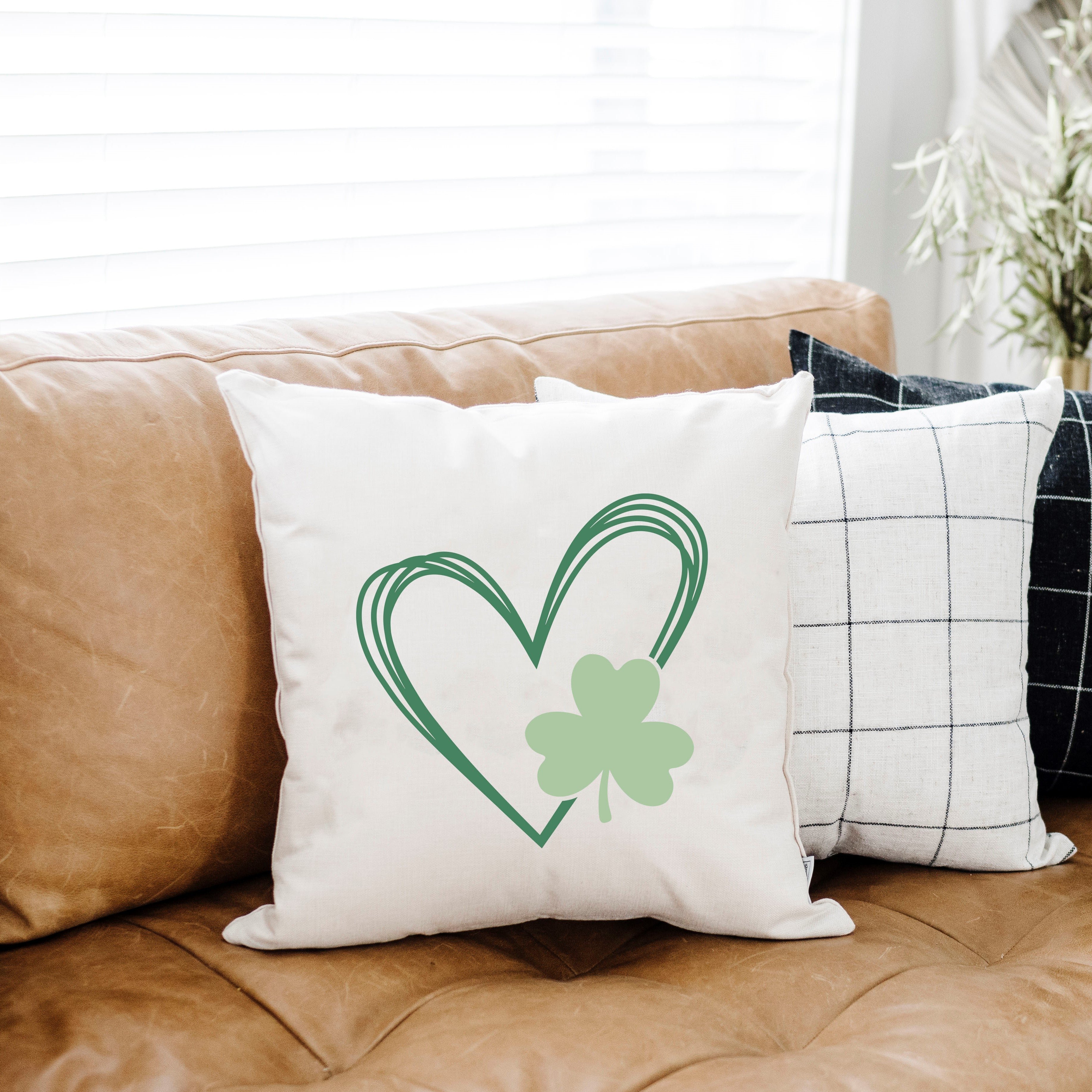 Heart w/Clover- 18x18 inch St Patrick's Day Pillow Cover Main image