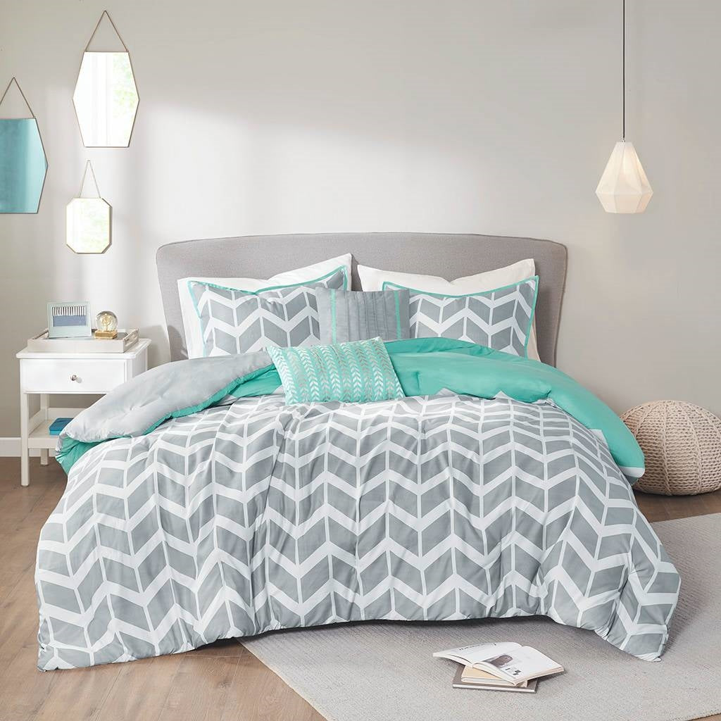 Full/Queen Reversible Comforter Set with Grey White Aqua Teal Chevron Pattern Main image
