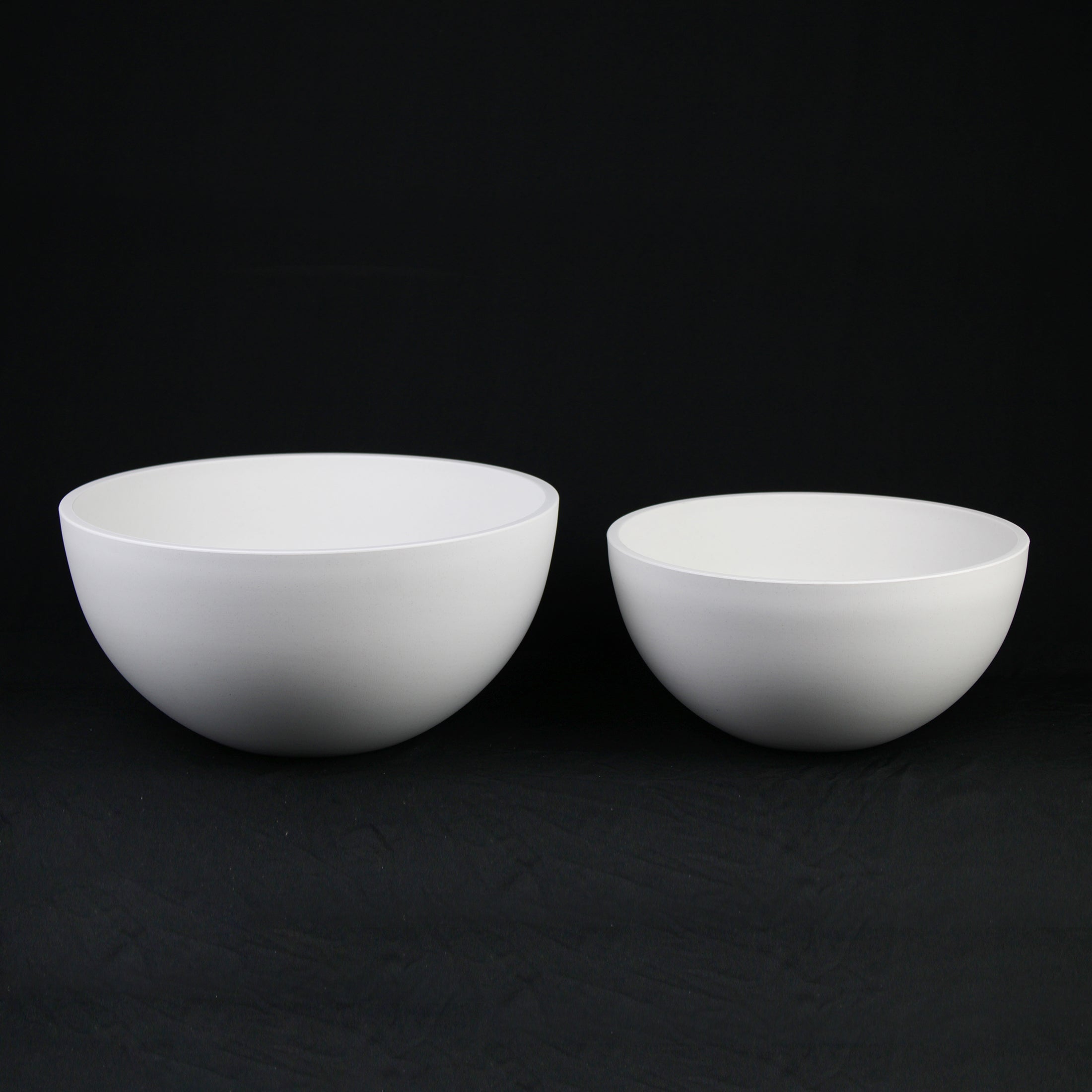 2-Piece White Plastic Planter Bowls – Modern Minimalist Design Secondary image