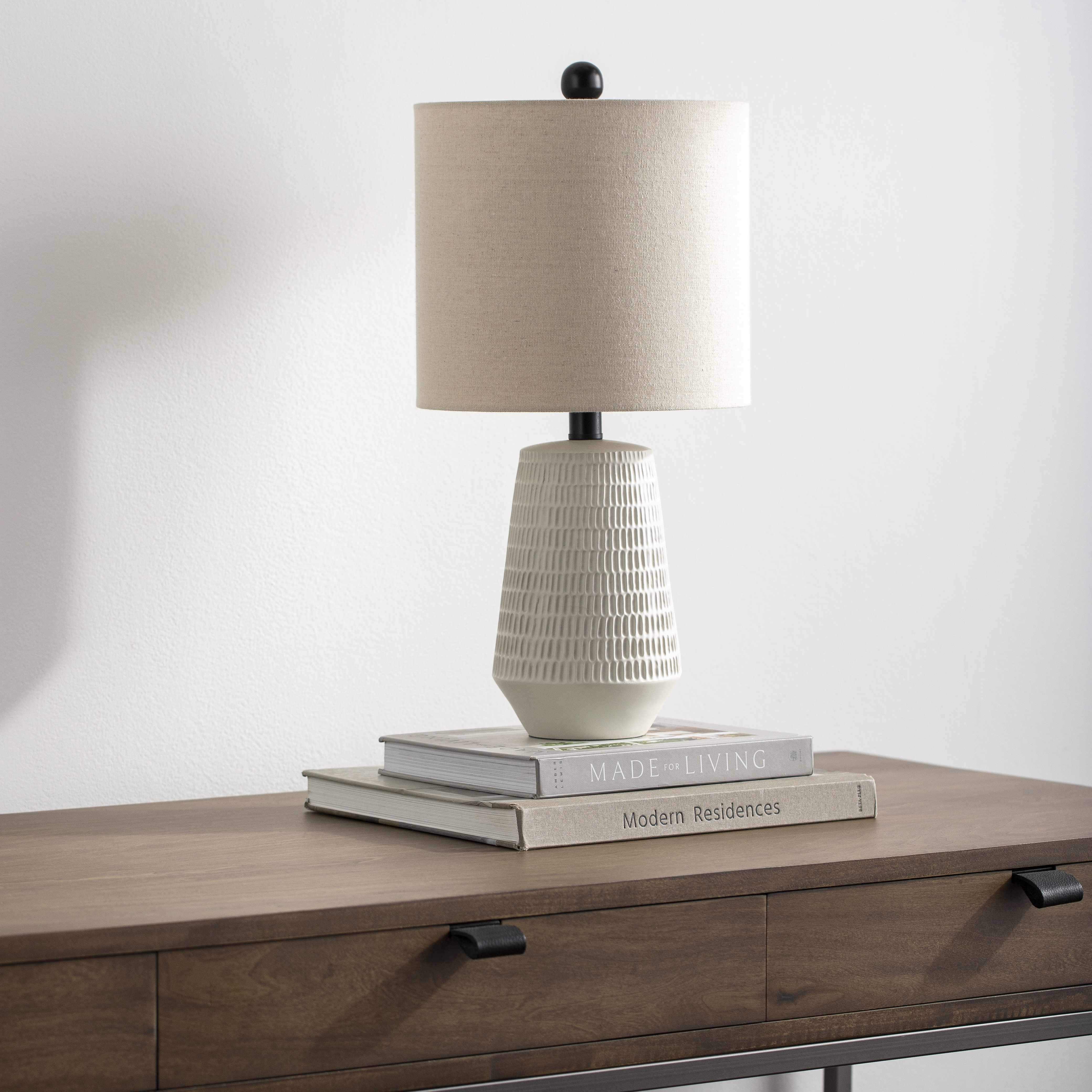 White Berehomet Table Lamp