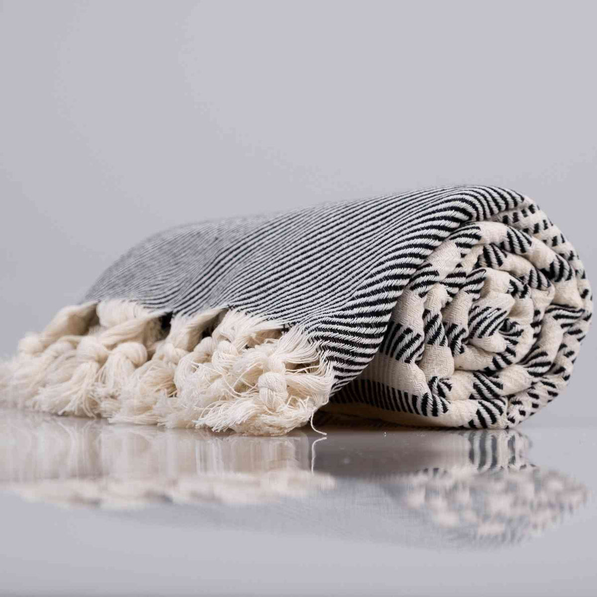 Bora Peshtemal Black