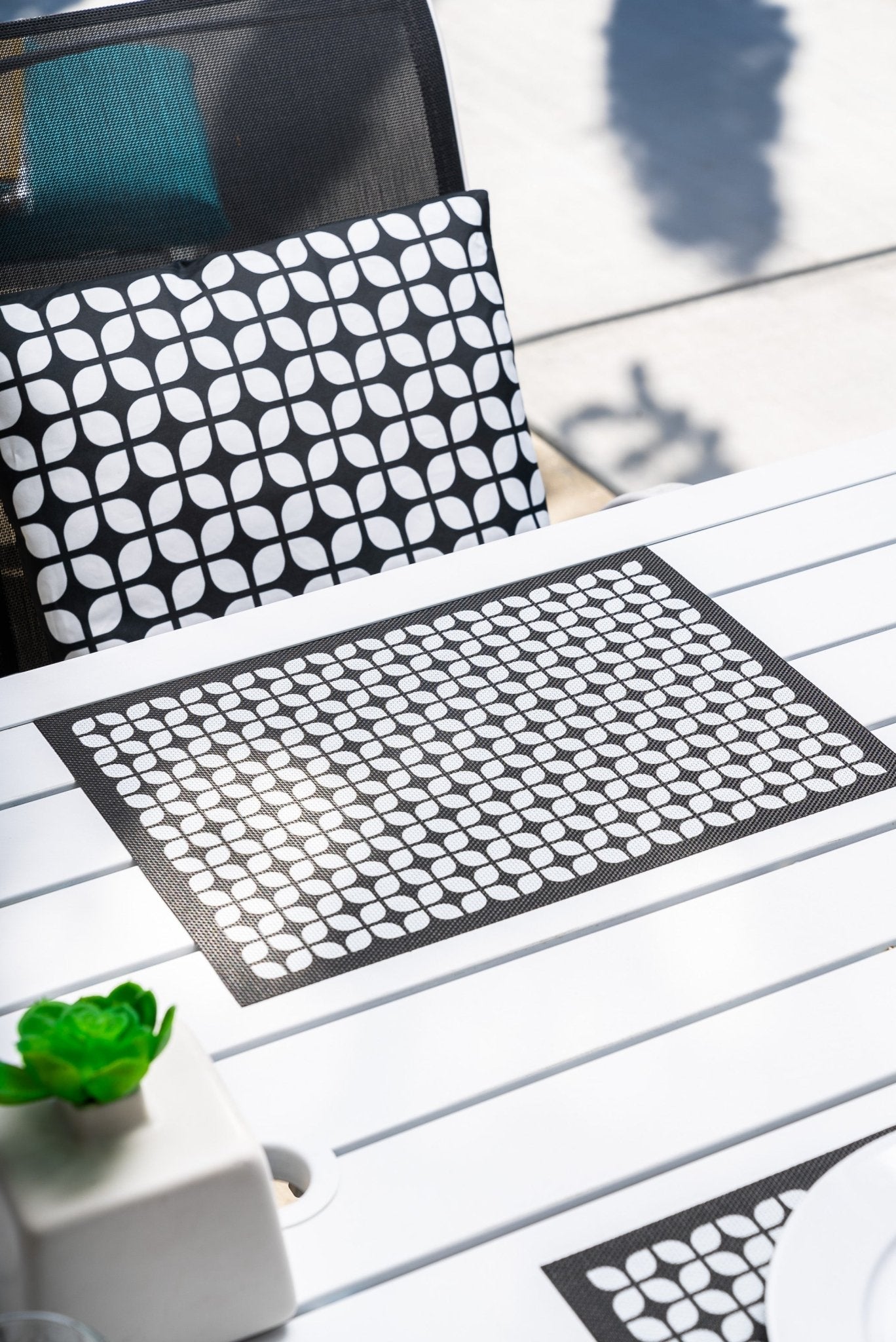 Breeze Block double-sided Woven Placemat-Black