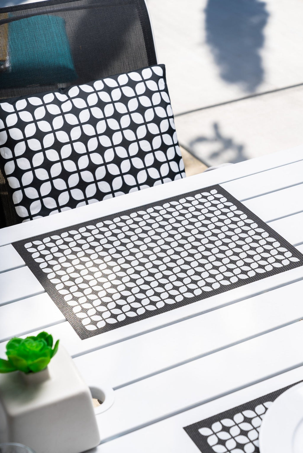 Breeze Block double-sided Woven Placemat-Black