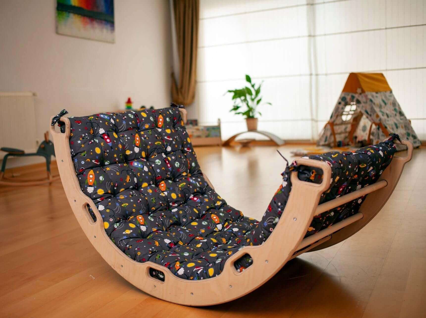 Climbing Arch Rocker with Space Cushion Secondary image
