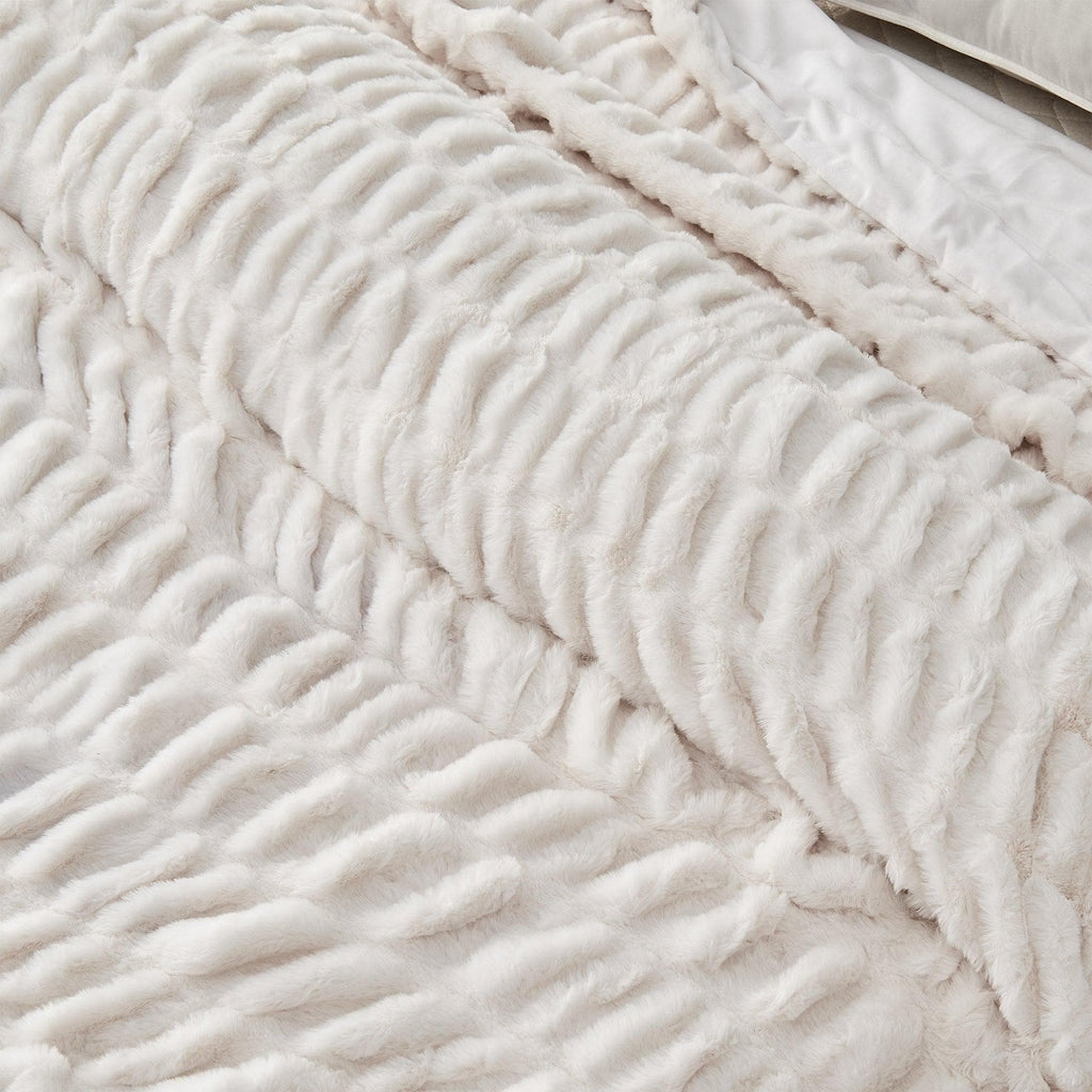 Ruched Faux Fur Throw Blanket – Alondra Collection