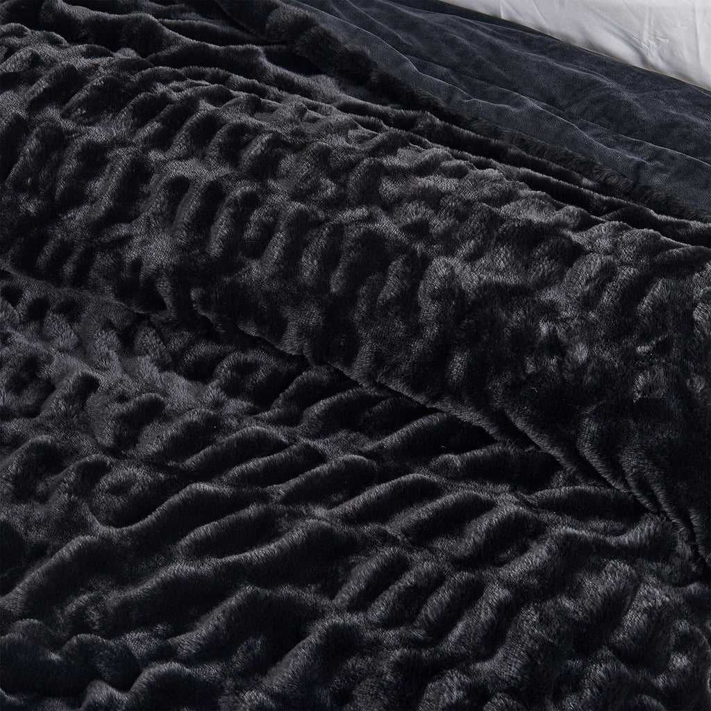 Ruched Faux Fur Throw Blanket – Alondra Collection