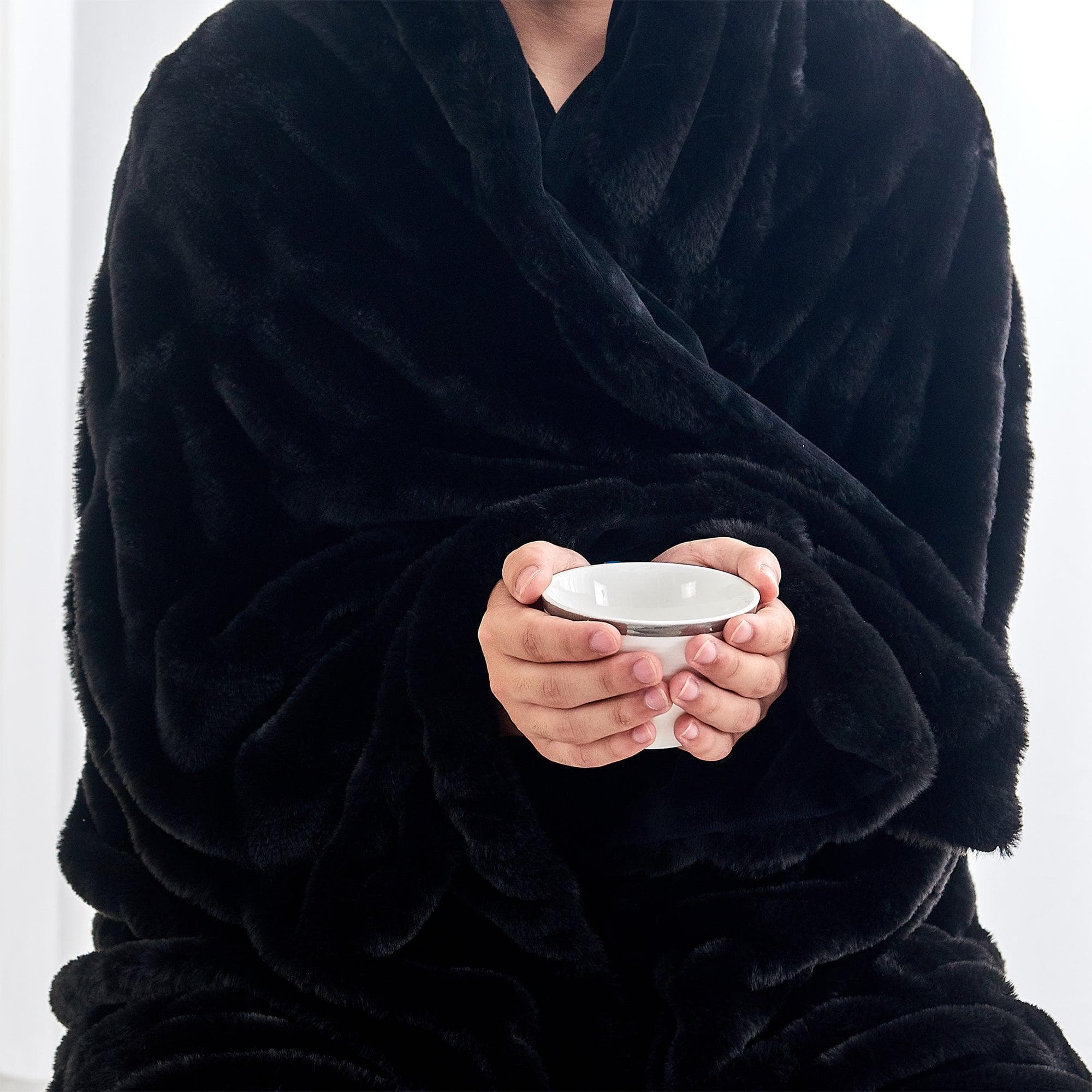 Ruched Faux Fur Throw Blanket – Alondra Collection