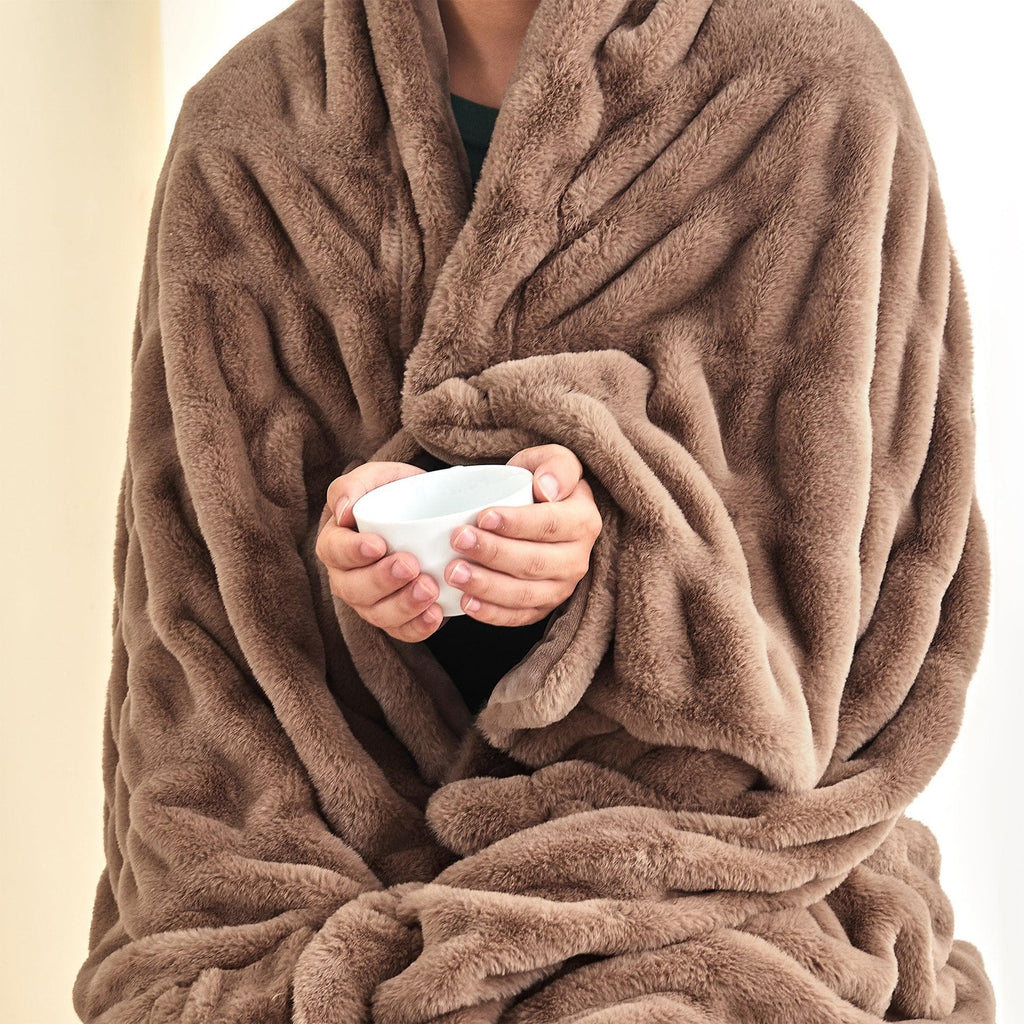 Ruched Faux Fur Throw Blanket – Alondra Collection