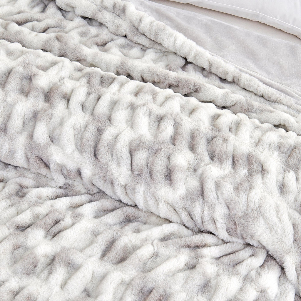 Ruched Faux Fur Throw Blanket – Alondra Collection