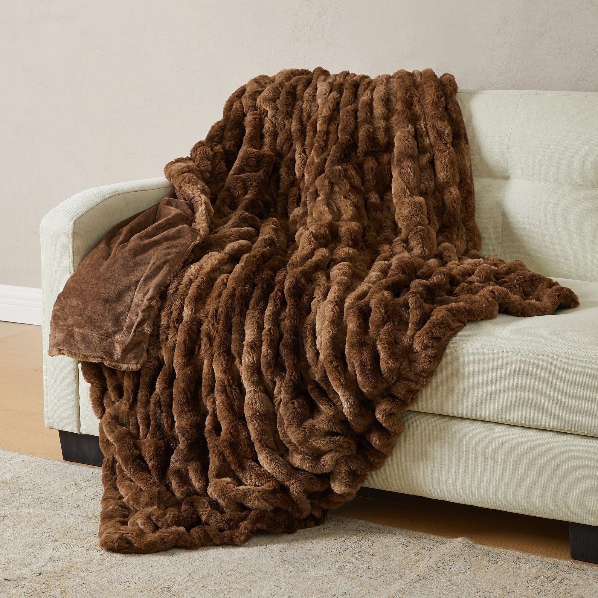 Ruched Faux Fur Throw Blanket – Alondra Collection