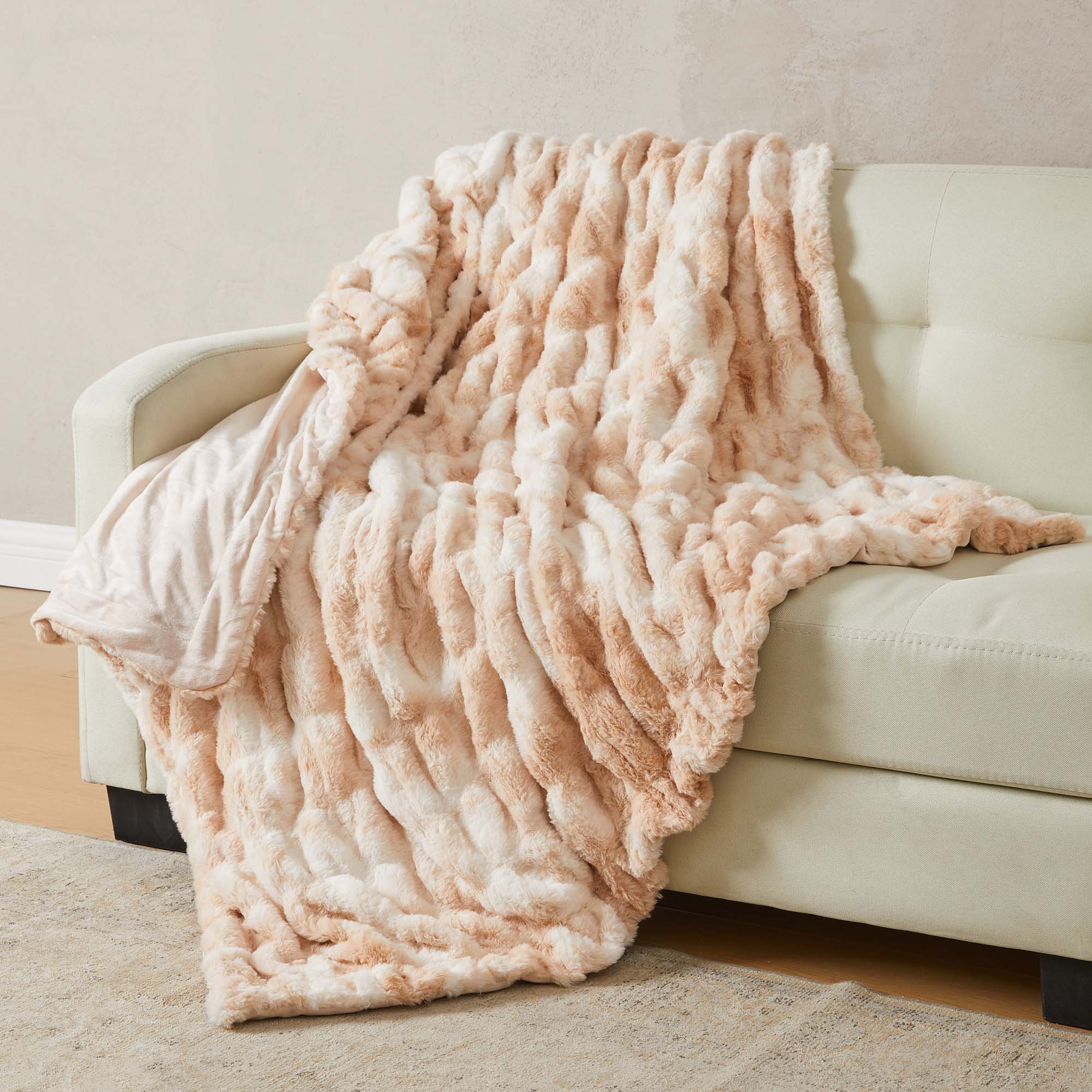 Ruched Faux Fur Throw Blanket – Alondra Collection