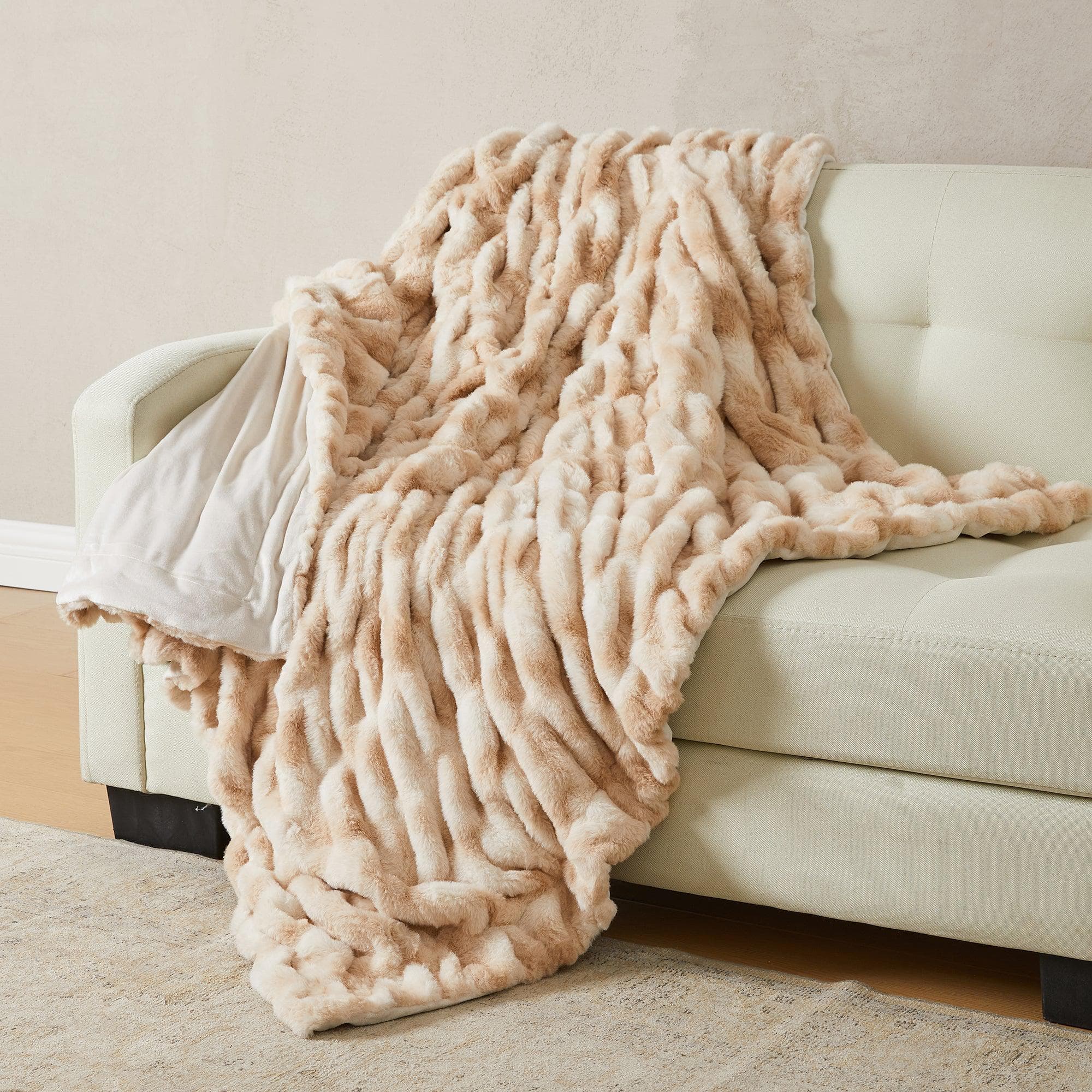 Ruched Faux Fur Throw Blanket – Alondra Collection