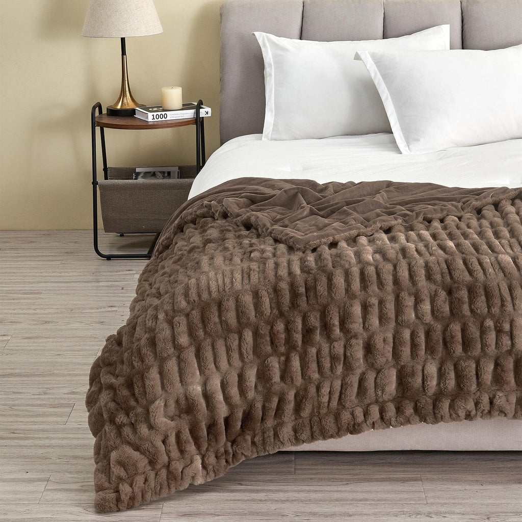Ruched Faux Fur Throw Blanket – Alondra Collection