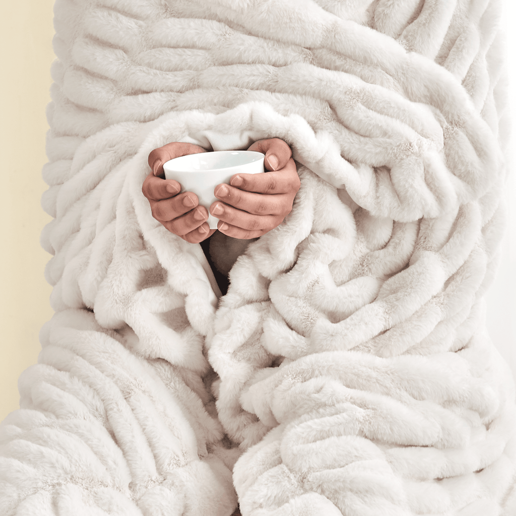 Ruched Faux Fur Throw Blanket – Alondra Collection