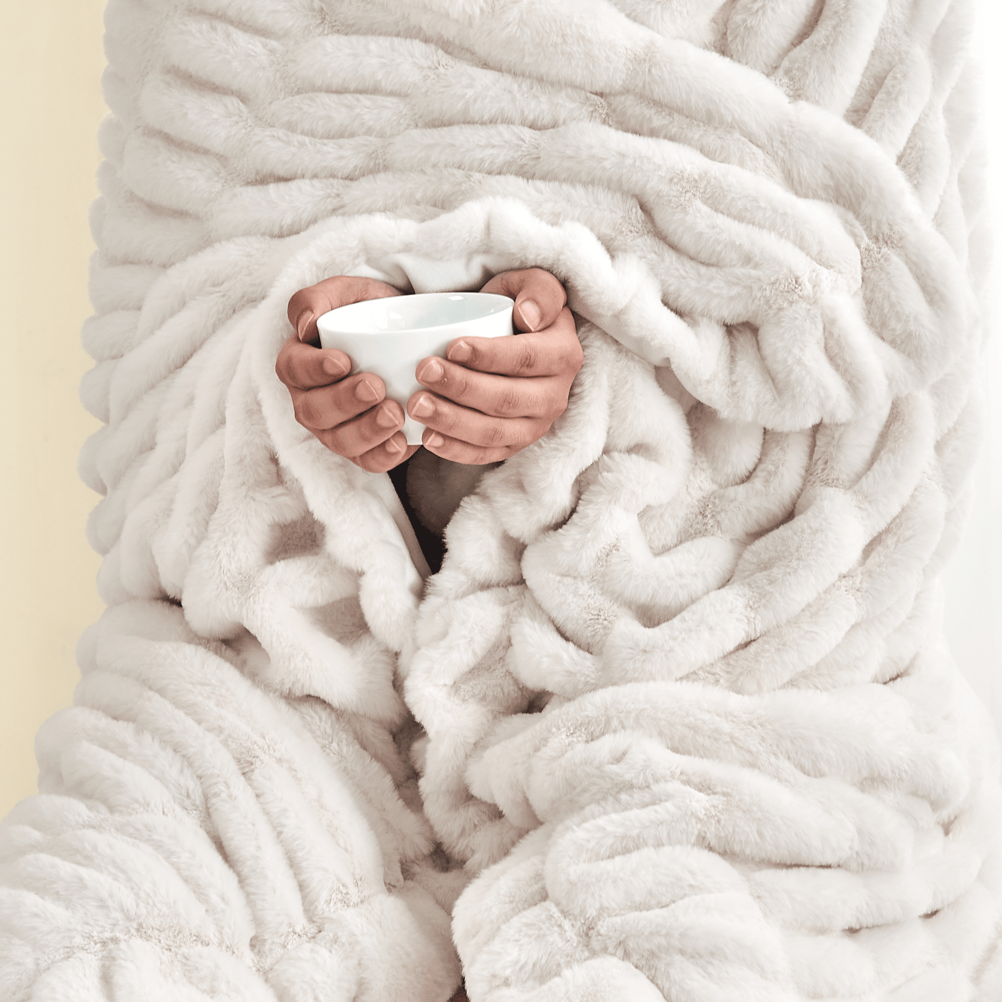 Ruched Faux Fur Throw Blanket – Alondra Collection
