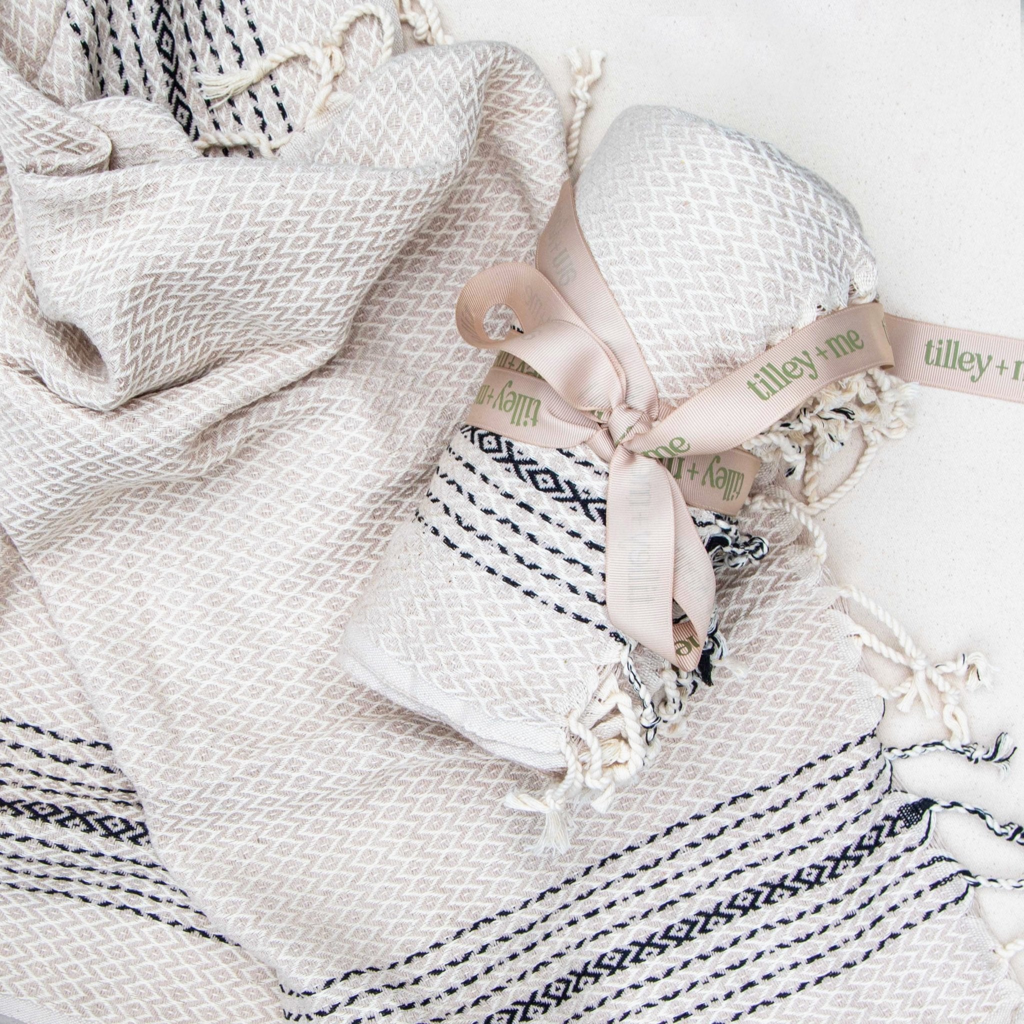 Turkish Towel – Lightweight, Quick-Drying & Handwoven Cotton Cream + Black Main image
