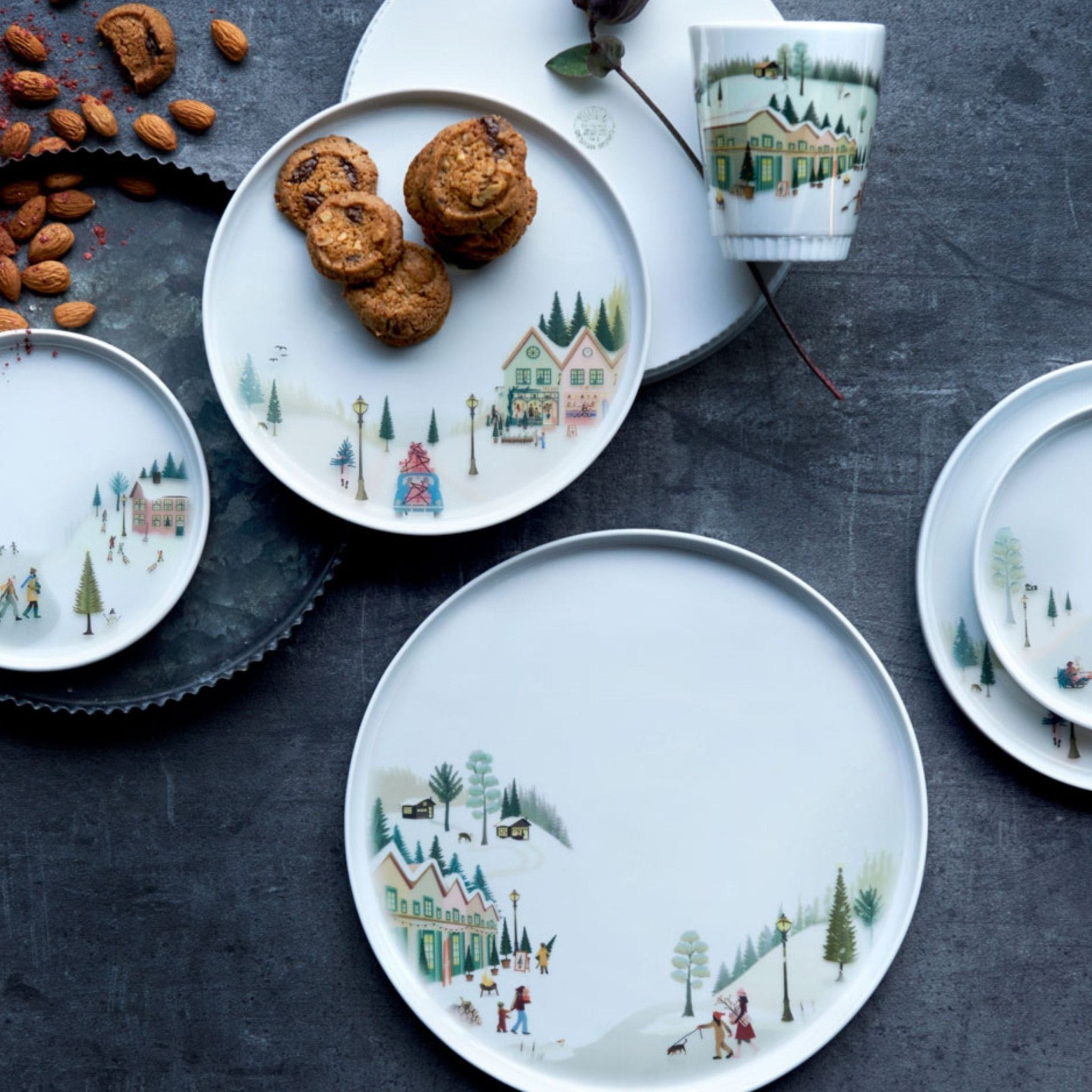 Winter Decor Toulouse Plate 7.75", Set of 4 Main image